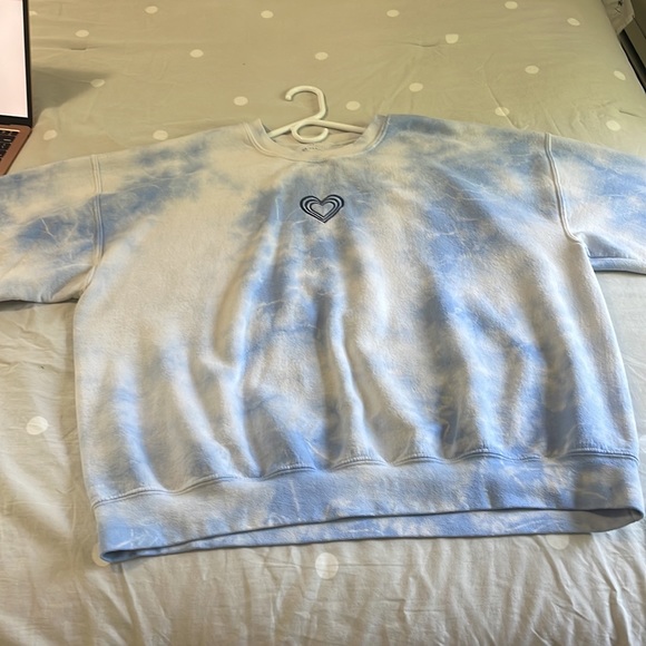 Oversized PacSun LA embroidered heart crewneck. Blue tie dye. Used. - Picture 4 of 6